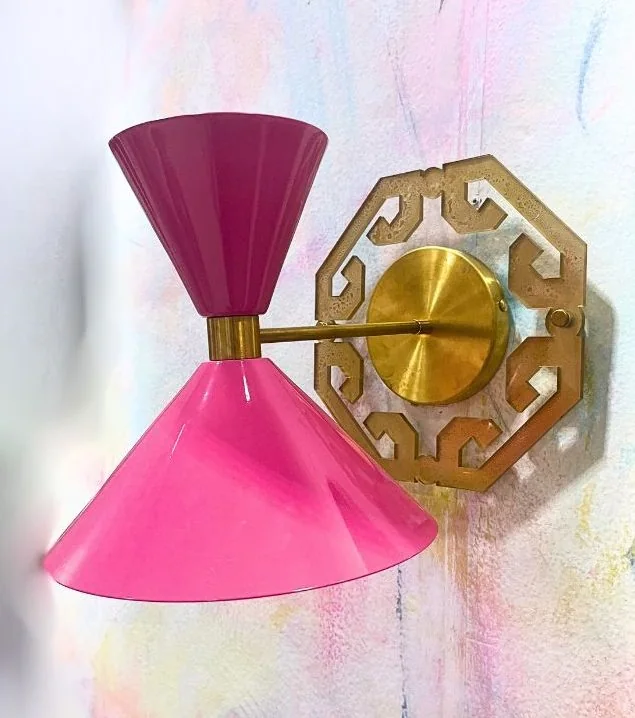 Olivia STANDOUT Medallion